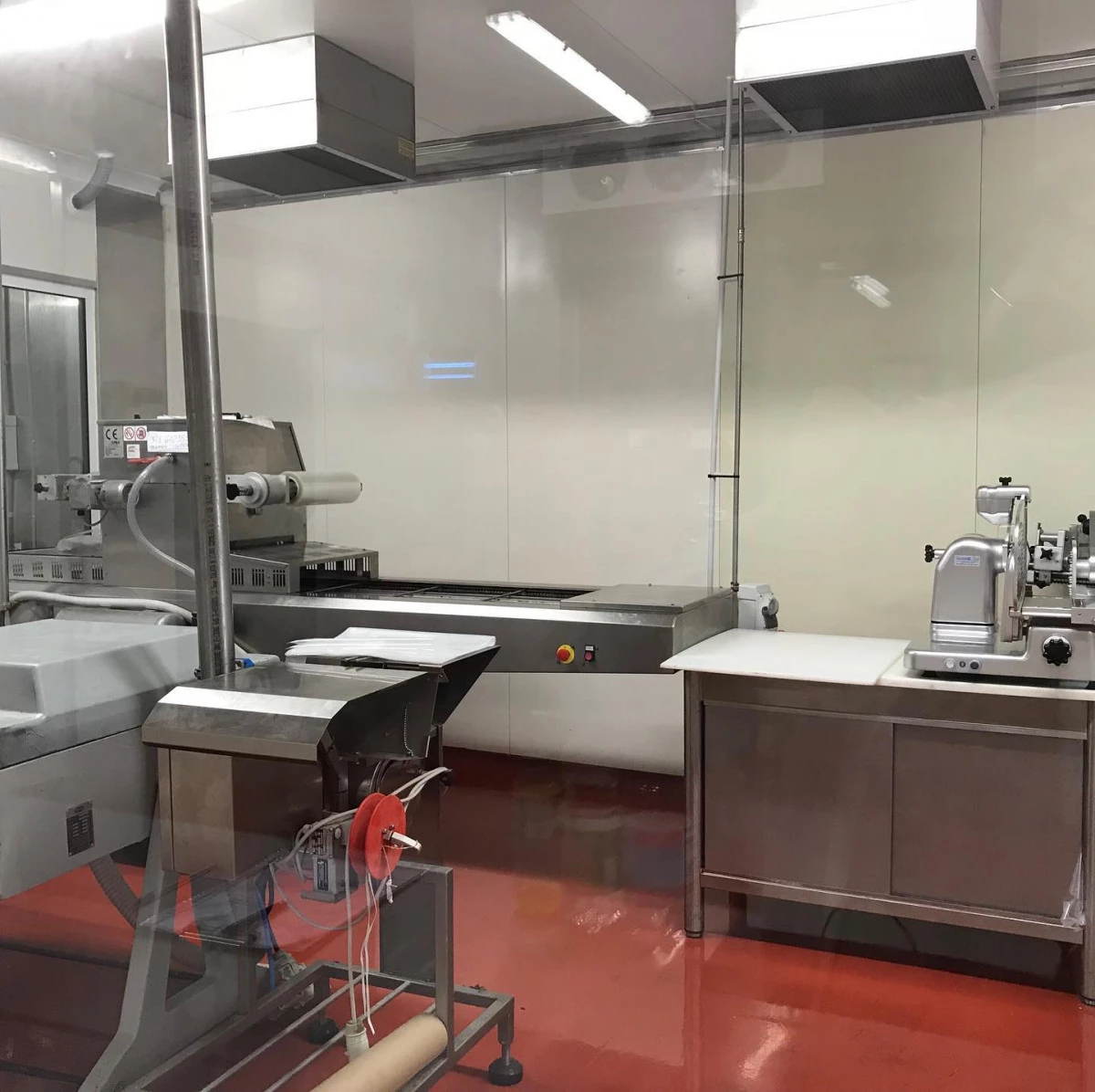 pulizia laboratorio industriale e macchinari