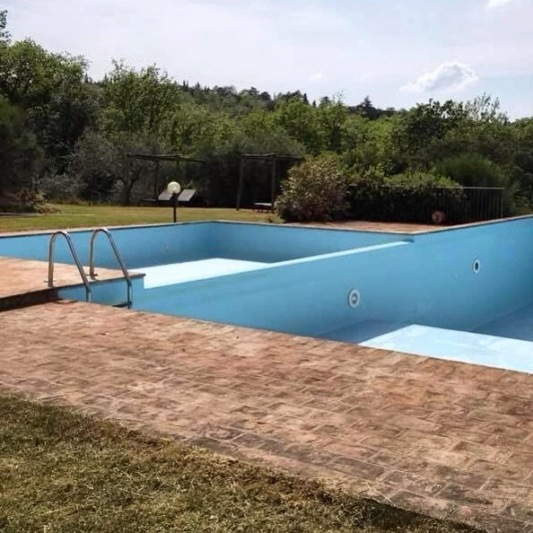 pulizia piscina svuotata e fondo pulito