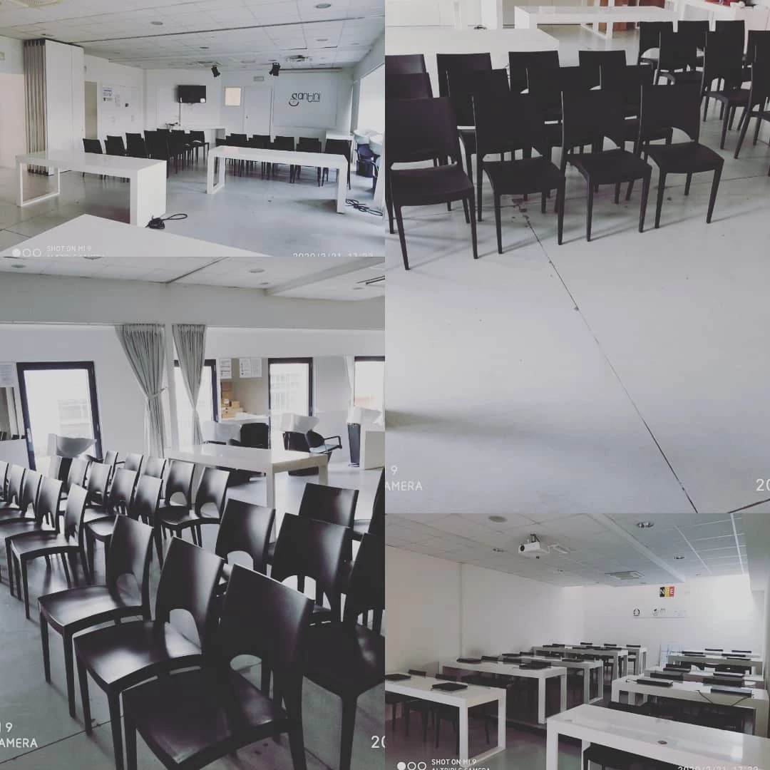 pulizia aula formazione o sala conferenze